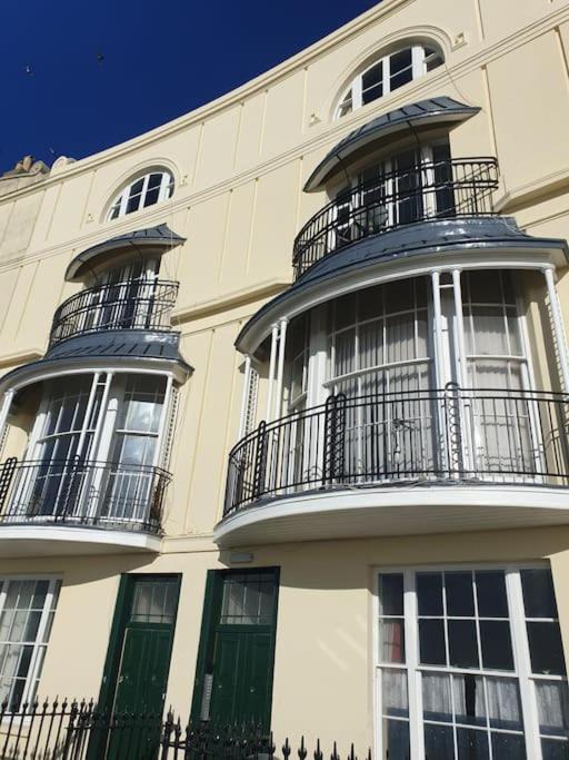 Period Sea View Flat In Hastings Apartment Bagian luar foto